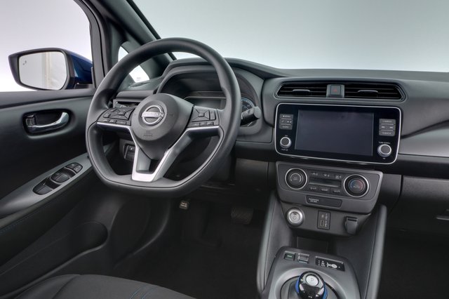 2025 Nissan LEAF — photo 20 of 22