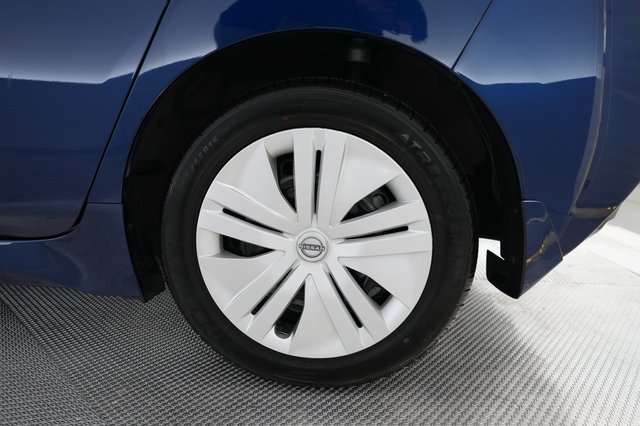 2025 Nissan LEAF — photo 17 of 22