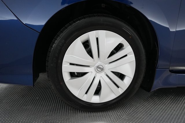 2025 Nissan LEAF — photo 16 of 22