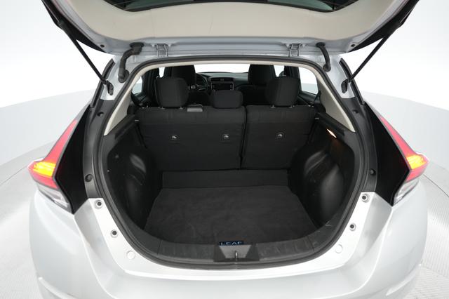 2025 Nissan LEAF — photo 6 of 20