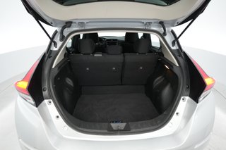 2025 Nissan LEAF — photo 6 of 20