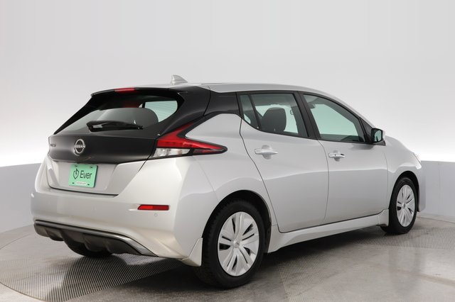2025 Nissan LEAF — photo 2 of 20