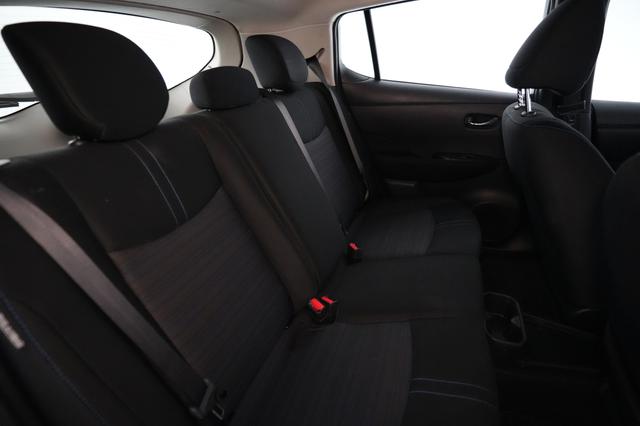 2025 Nissan LEAF — photo 4 of 20