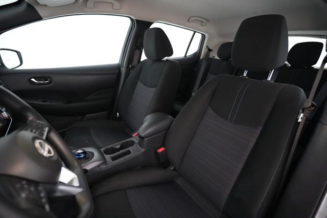 2025 Nissan LEAF — photo 3 of 20