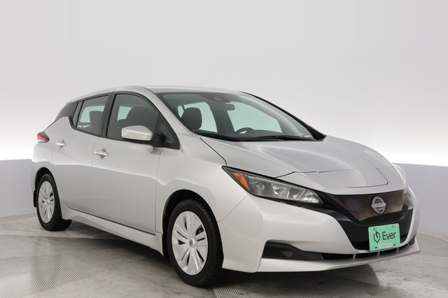 2025 Nissan LEAF — photo 10 of 20