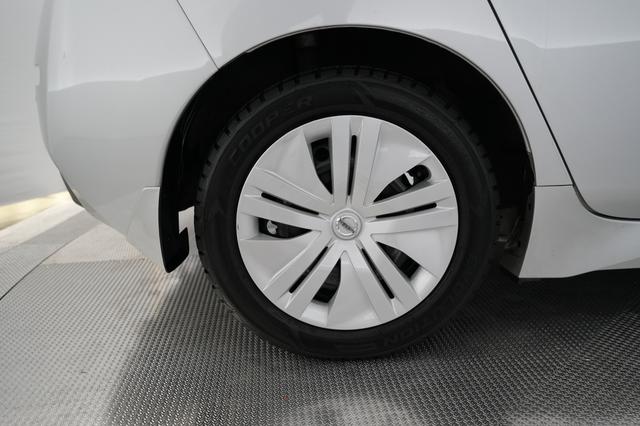 2025 Nissan LEAF — photo 7 of 20