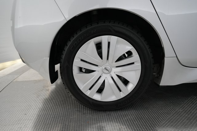 2025 Nissan LEAF — photo 7 of 20