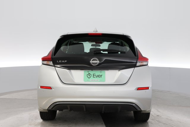 2025 Nissan LEAF — photo 12 of 20