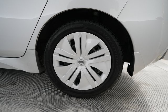 2025 Nissan LEAF — photo 17 of 20