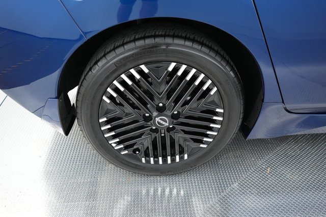 2025 Nissan LEAF — photo 7 of 18