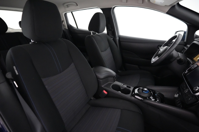 2025 Nissan LEAF