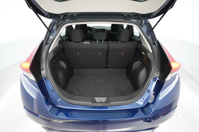 2025 Nissan LEAF — photo 6 of 18