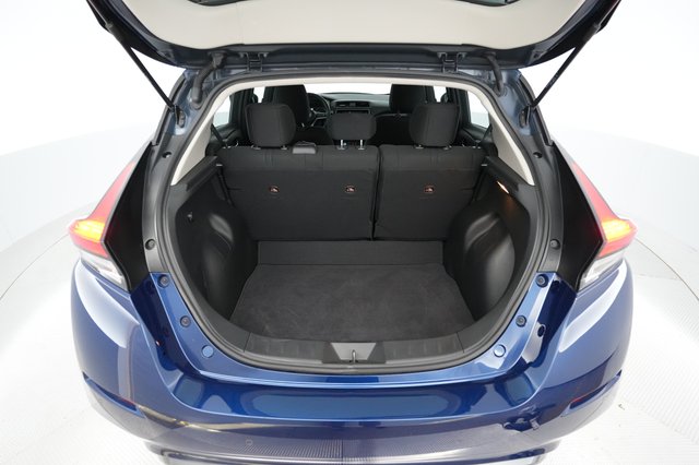 2025 Nissan LEAF — photo 6 of 18
