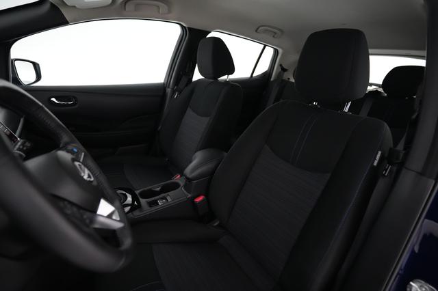 2025 Nissan LEAF — photo 3 of 18