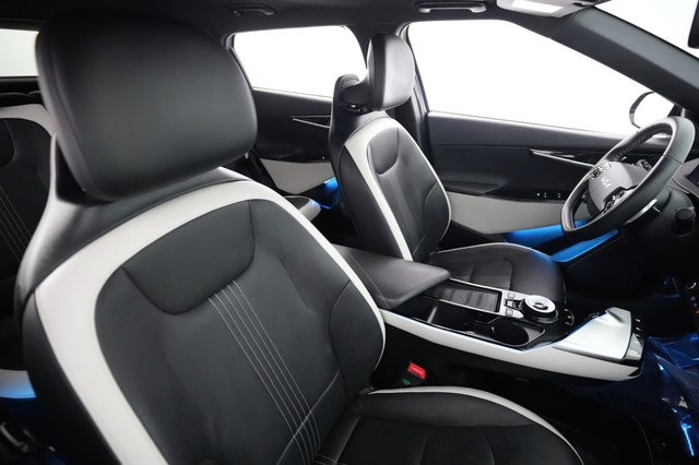 2023 Kia EV6 — photo 18 of 24