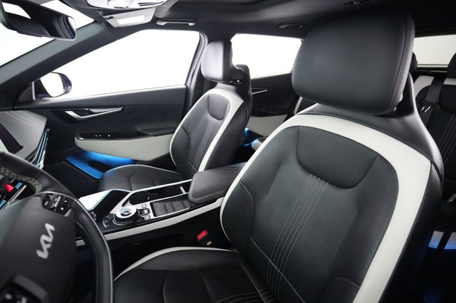 2023 Kia EV6 — photo 3 of 24