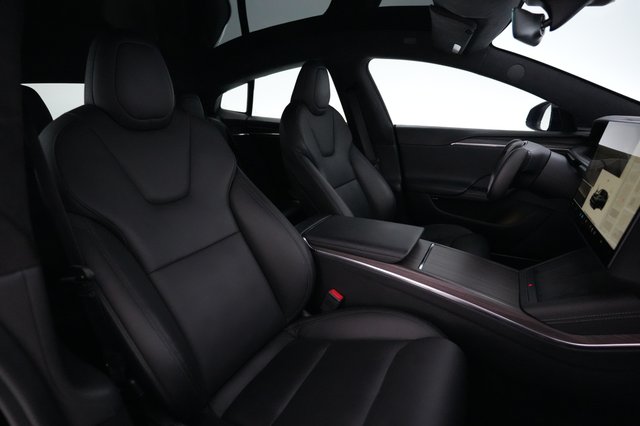 2022 Tesla Model S — photo 16 of 23