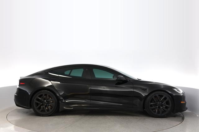 2022 Tesla Model S — photo 10 of 23