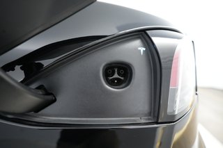 2022 Tesla Model S — photo 8 of 23