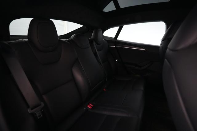2022 Tesla Model S — photo 4 of 23