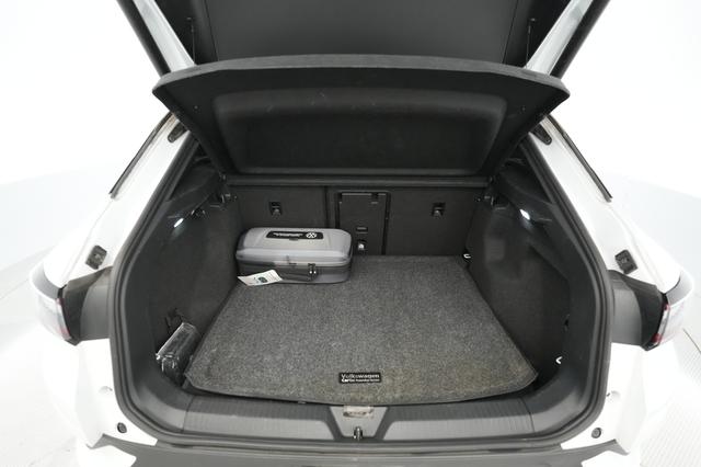2022 Volkswagen ID.4 — photo 6 of 20