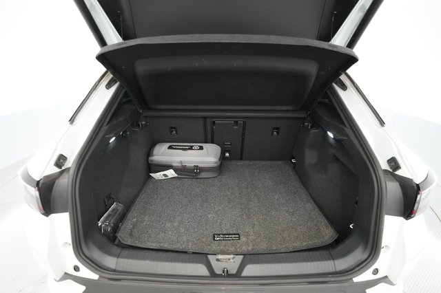 2022 Volkswagen ID.4 — photo 6 of 20
