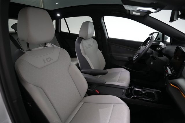 2022 Volkswagen ID.4 — photo 16 of 20