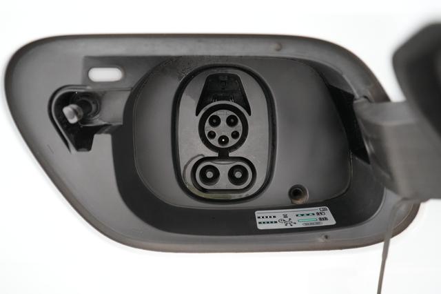 2022 Volkswagen ID.4 — photo 8 of 20