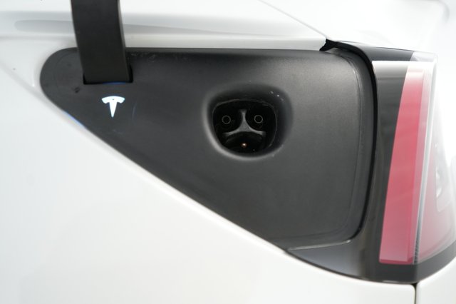 2022 Tesla Model Y — photo 8 of 24