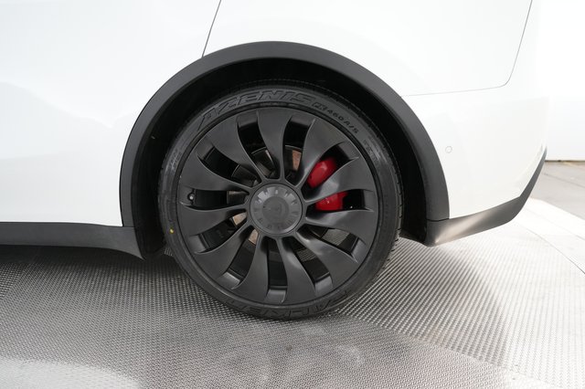2022 Tesla Model Y — photo 15 of 24