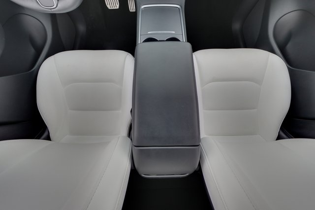2022 Tesla Model Y — photo 18 of 24