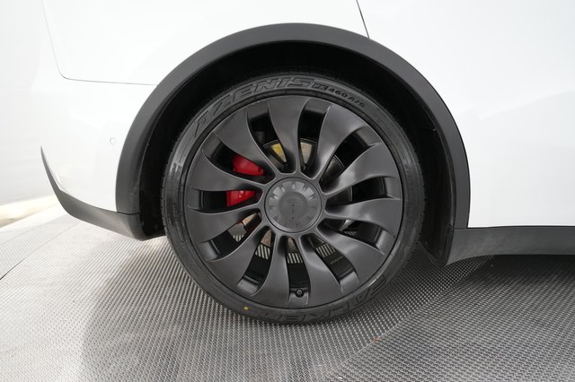 2022 Tesla Model Y — photo 7 of 24