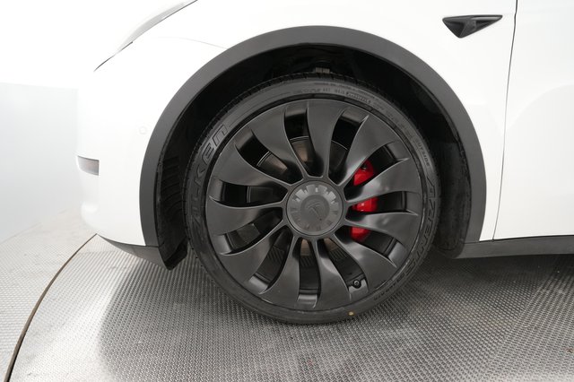 2022 Tesla Model Y — photo 14 of 24
