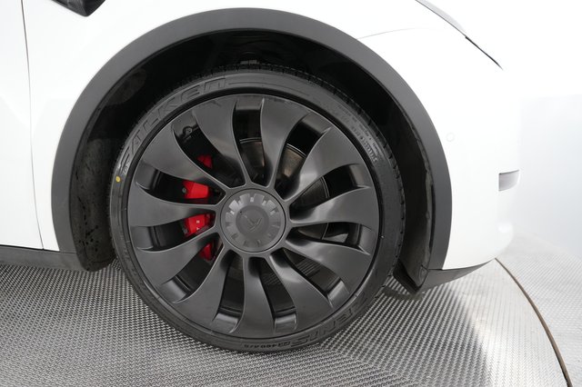 2022 Tesla Model Y — photo 13 of 24