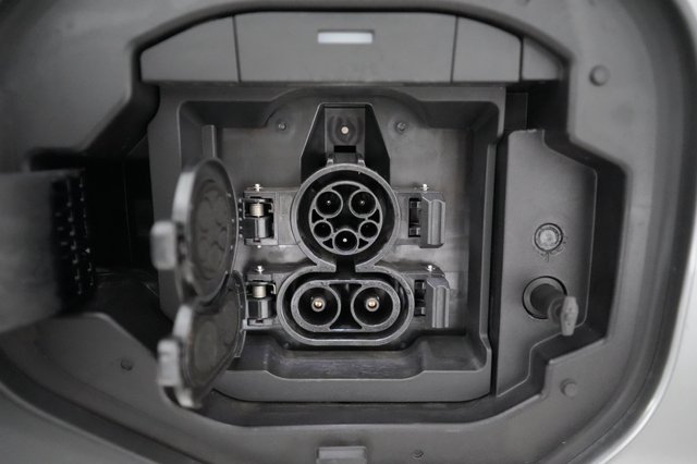 2023 Subaru Solterra — photo 8 of 22