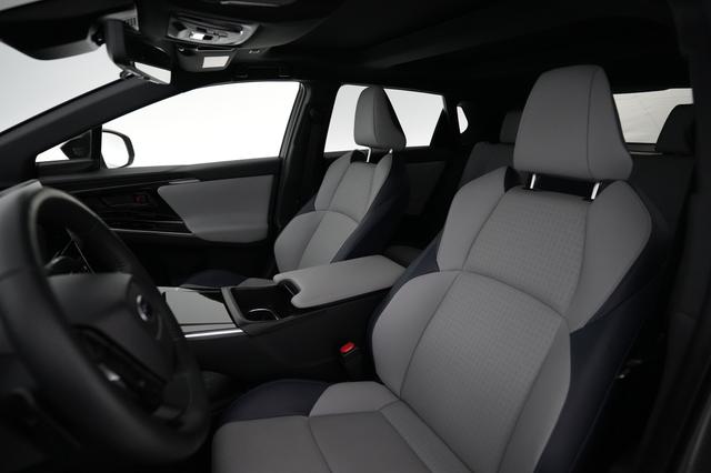 2023 Subaru Solterra — photo 3 of 22