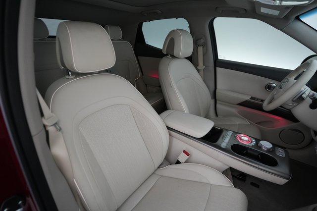 2023 Genesis GV60 — photo 16 of 19