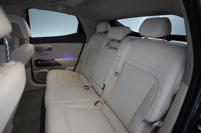 2023 Genesis GV60 — photo 17 of 37