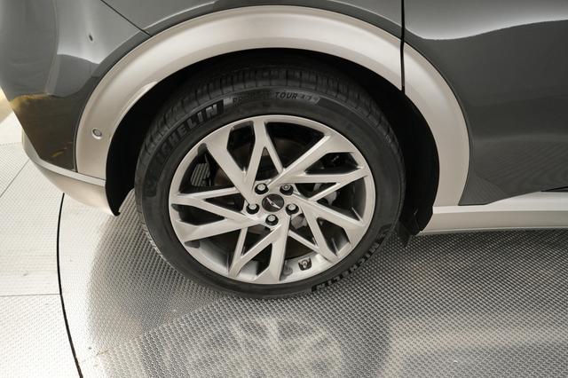 2023 Genesis GV60 — photo 7 of 37