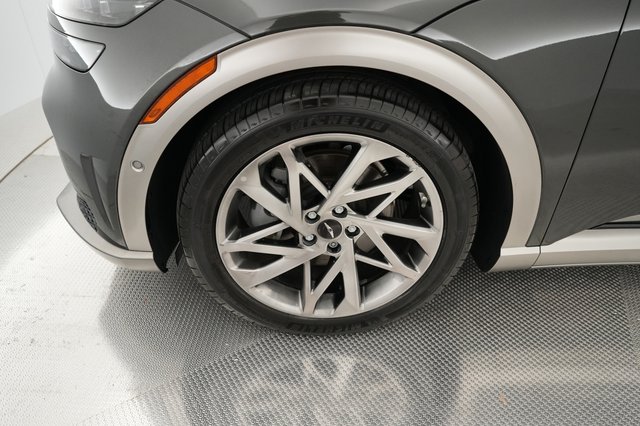 2023 Genesis GV60 — photo 14 of 37