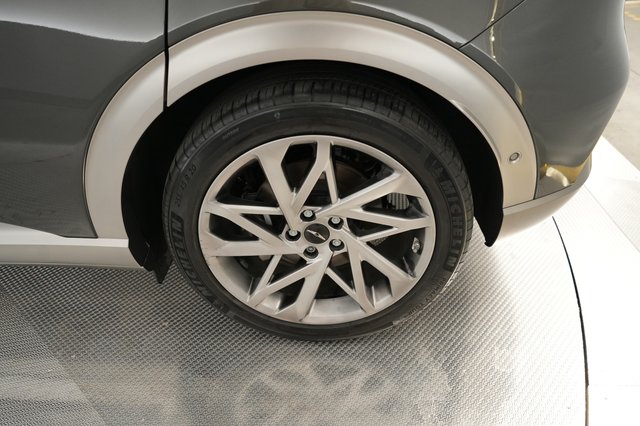 2023 Genesis GV60 — photo 15 of 37