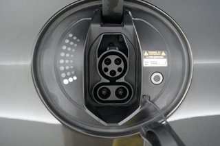 2023 Genesis GV60 — photo 8 of 37