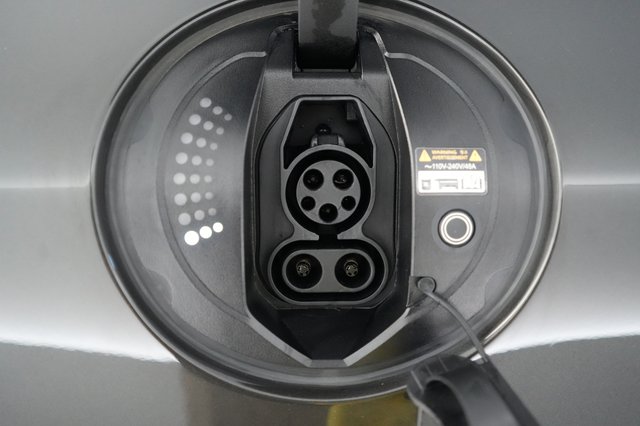 2023 Genesis GV60 — photo 8 of 37