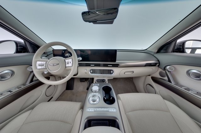 2023 Genesis GV60 — photo 19 of 37