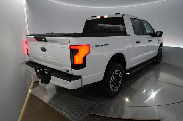 2023 Ford F-150 Lightning — photo 2 of 15