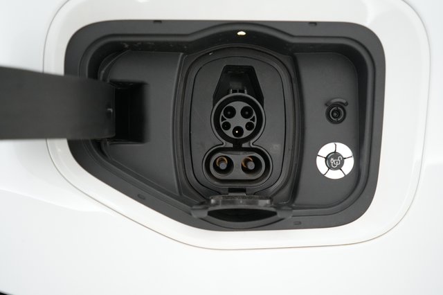 2023 Ford F-150 Lightning — photo 8 of 15
