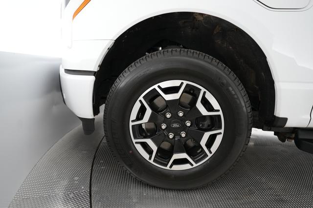2023 Ford F-150 Lightning — photo 9 of 15