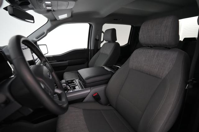 2023 Ford F-150 Lightning — photo 3 of 15
