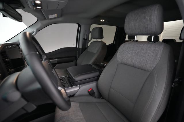 2023 Ford F-150 Lightning — photo 3 of 15