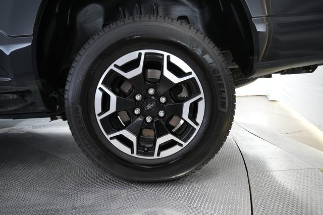 2023 Ford F-150 Lightning — photo 9 of 18